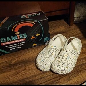 Skechers Foamies Women's White Dog Patterned  Shoes 11 NEW